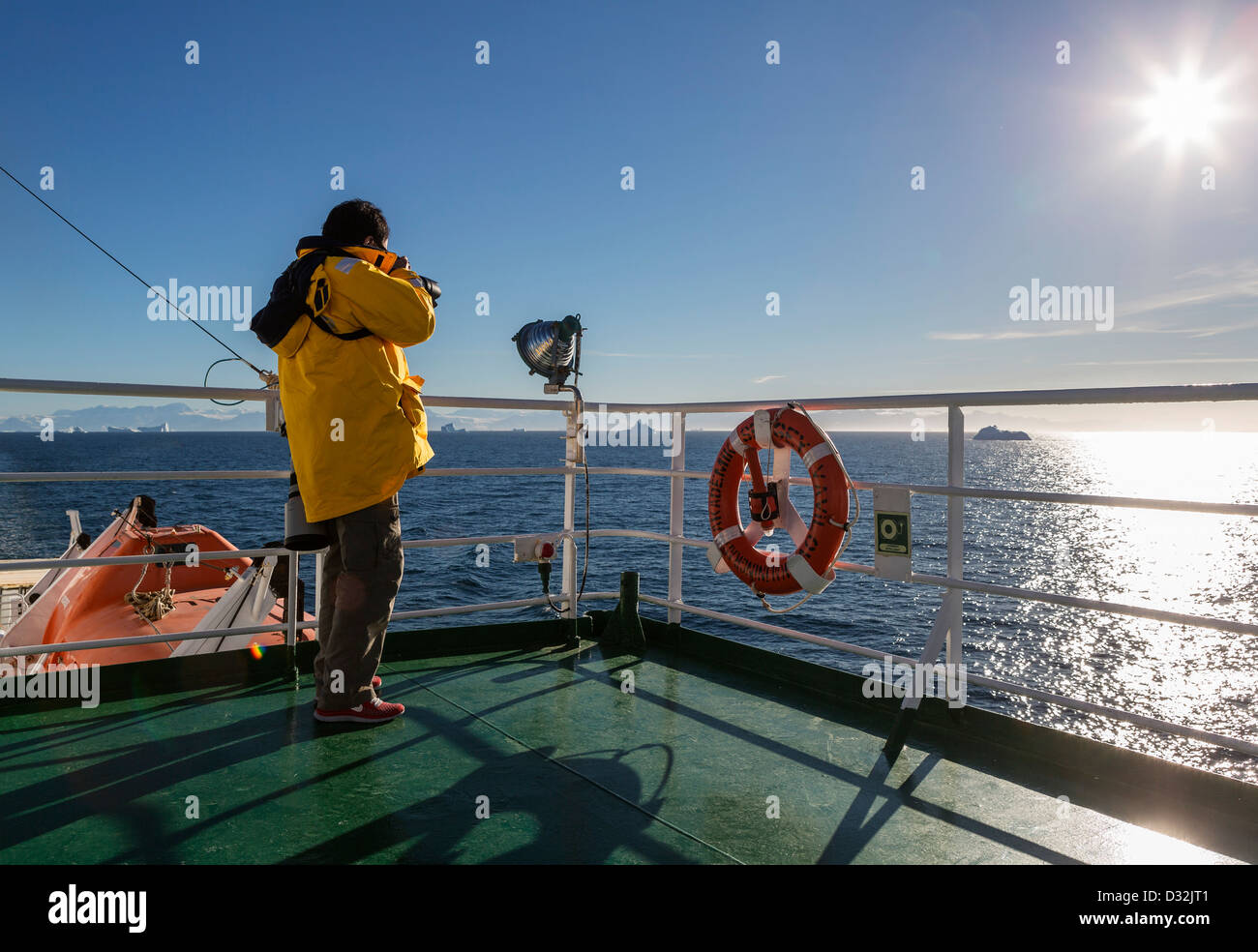 Aufnahme eines Bildes vom Deck der Akademik Sergey Vavilov-russischen Eisbrecher, die jetzt als ein Kreuzfahrtschiff für Polargebiete verwendet. Stockfoto