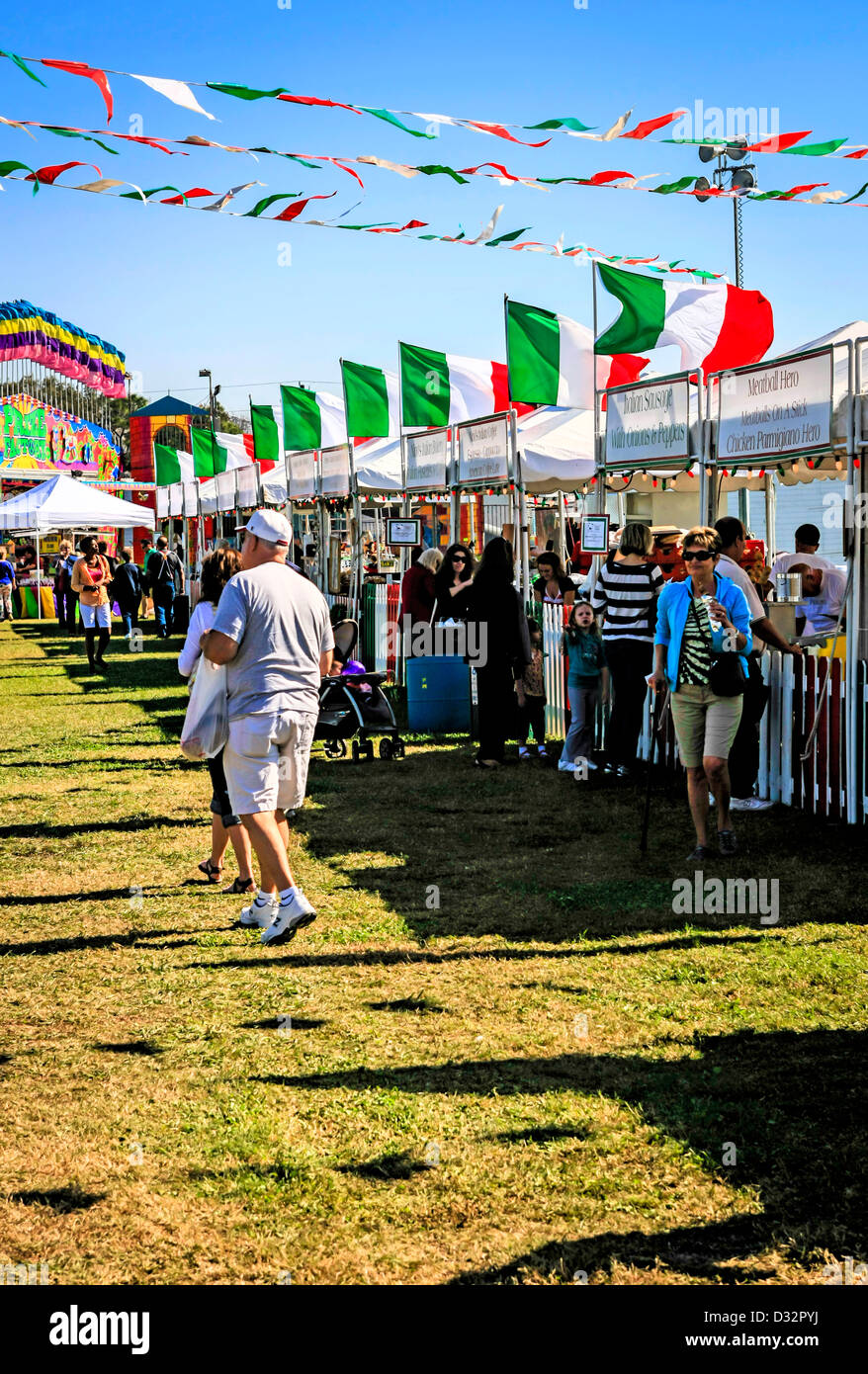 Italienische Flaggen wehen bei der Italia-Fiesta in Sarasota Florida Stockfoto