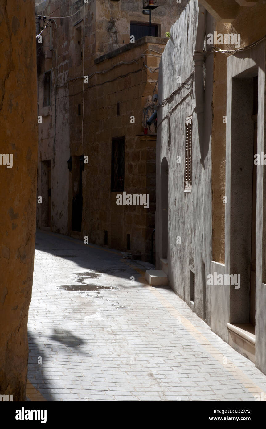 Gozo, Straßenszene, friedlich, kein Volk, kein Verkehr, Steinmauern, Stein Platte, Stockfoto