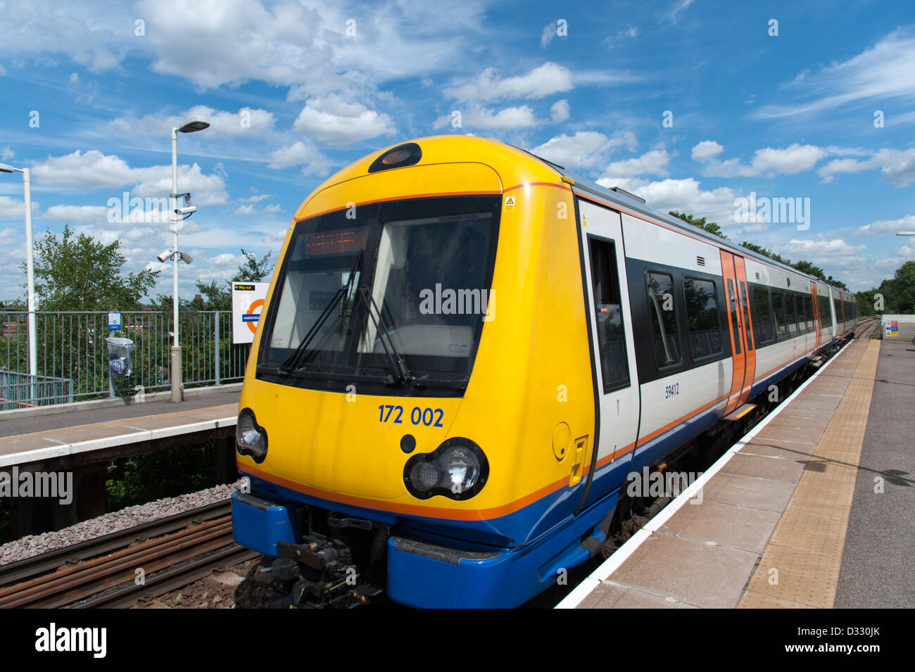 London Overground Zug auf die Evangelium-Eiche zu bellen Linie, England, UK Stockfoto