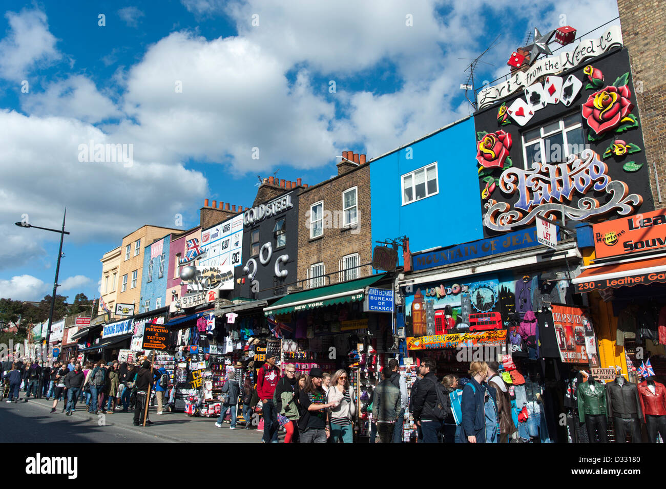 Geschäfte an der Camden Market, London, England, UK Stockfoto