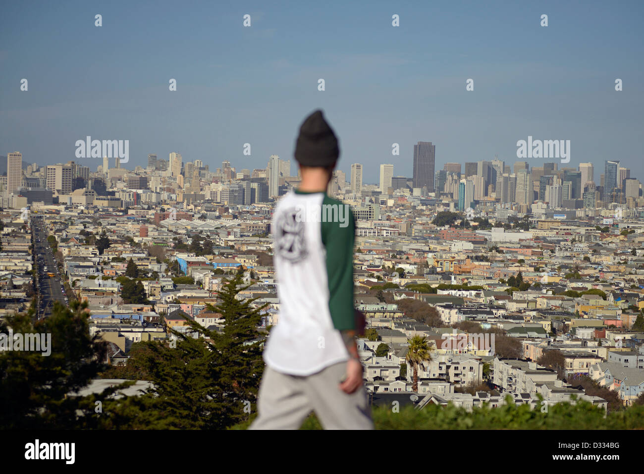 Mann zu Fuß auf Bernal Heights San Franciso Stockfoto