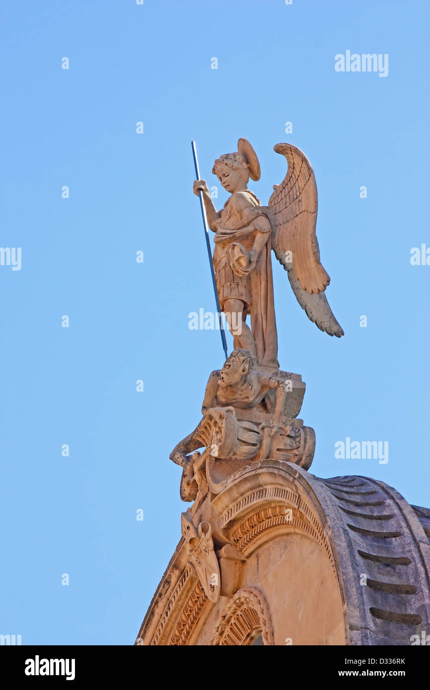 Statue von St. Michael, St. James Kathedrale, Sibenik Stockfoto