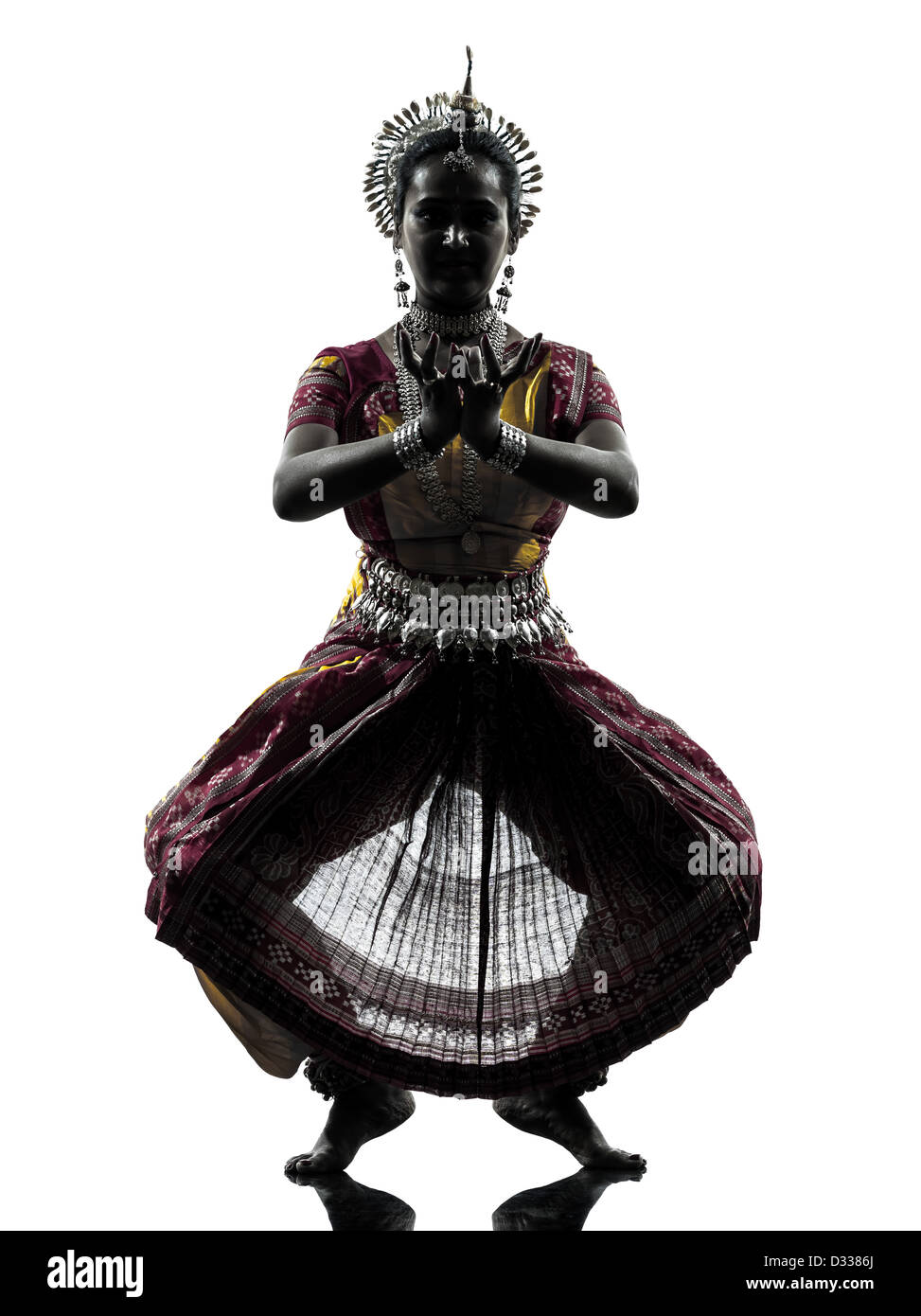 eine indische Frau Tänzer tanzen im Silhouette Studio isoliert auf weißem Hintergrund Stockfoto