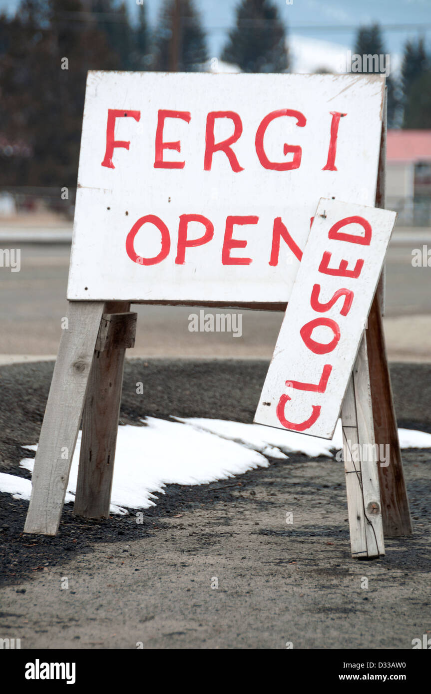 Melden Sie mehrdeutige offen/geschlossen für die Fergison Ridge Ski Area in Enterprise Oregon. Stockfoto