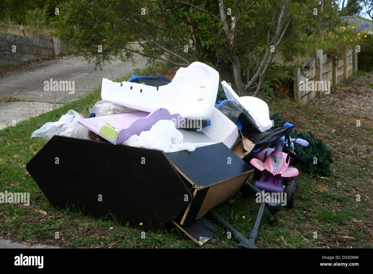 Hausmüll für das recycling durch den rat, Australien, weggeworfen Stockfoto