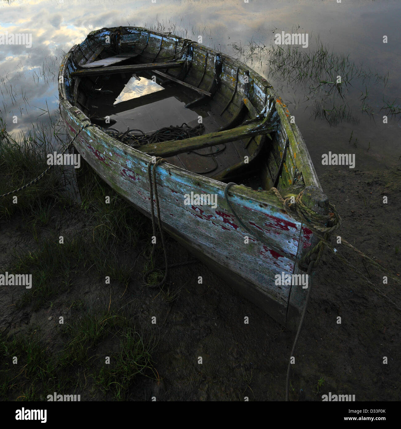 Alten Holzboot auf Brancaster Staithe an der Küste von Norfolk. Stockfoto