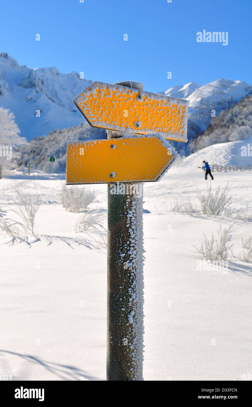 zwei Platten gelb Berg mit Blick auf die entgegengesetzte Richtung Stockfoto