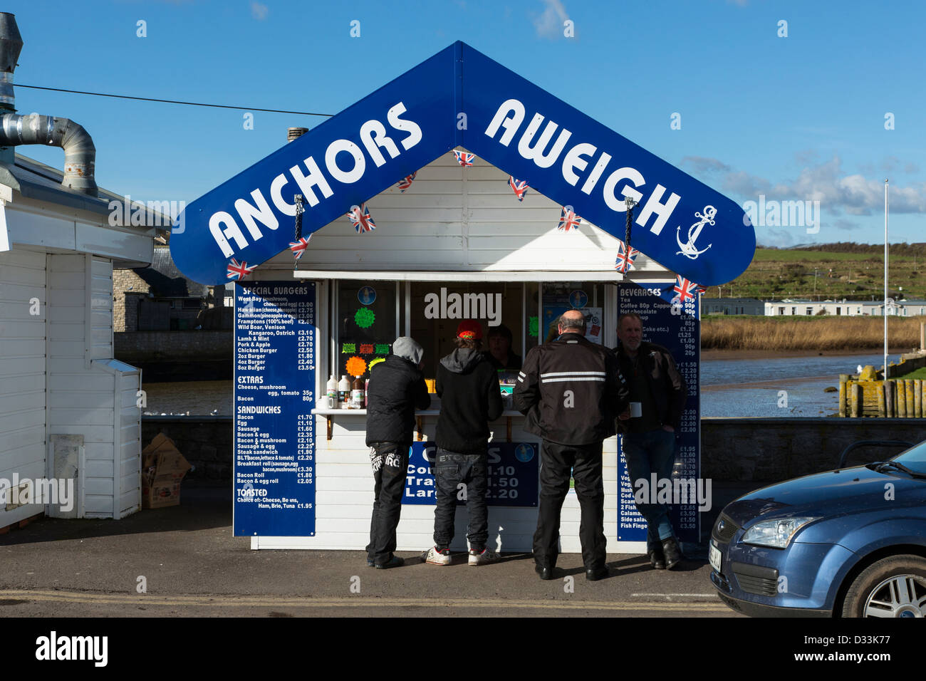 Fisch und Chips Shop am Hafen West Bay, Bridport, Dorset, England, Großbritannien Stockfoto