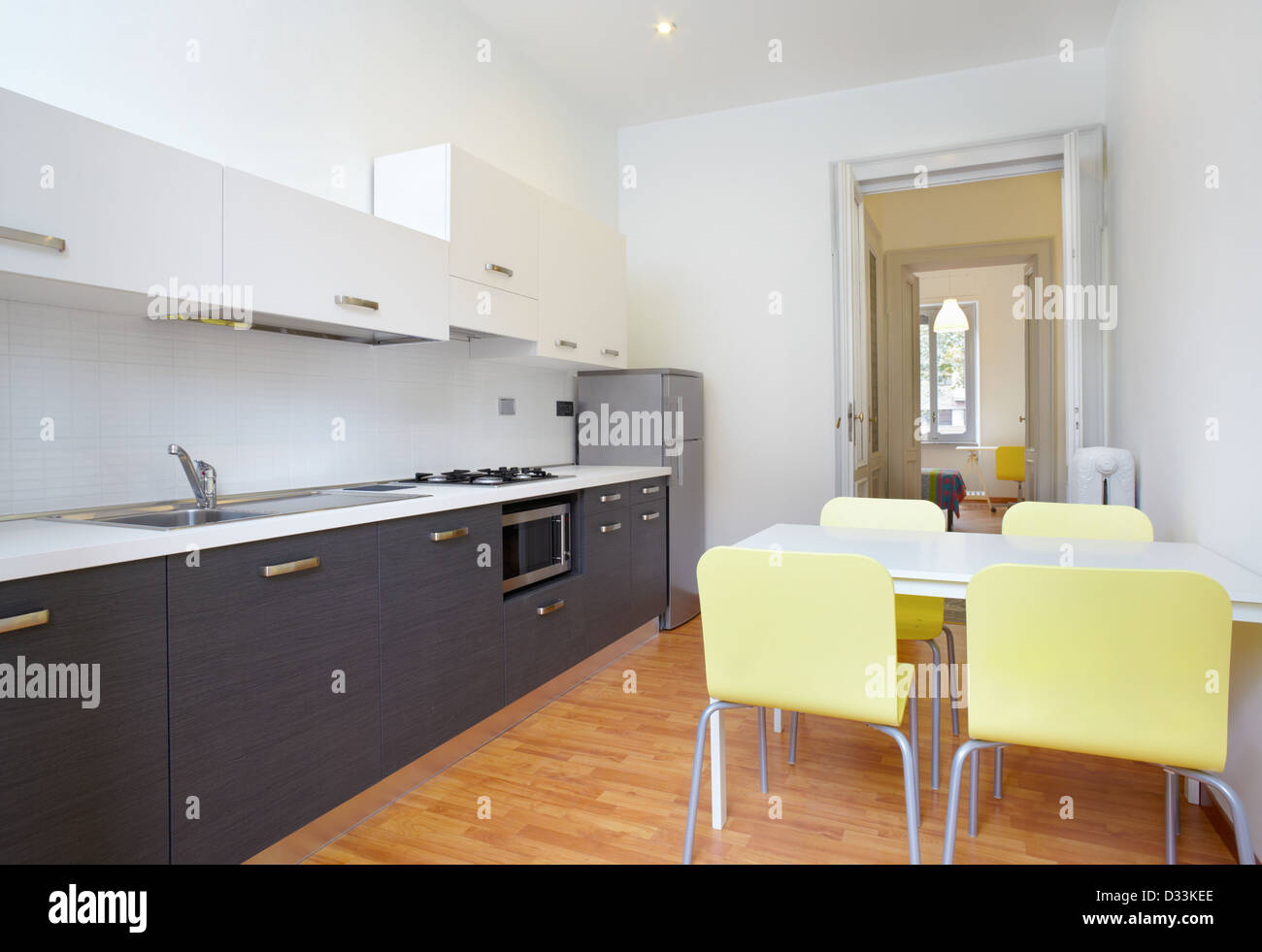 Küche in neue moderne Wohnung Stockfoto