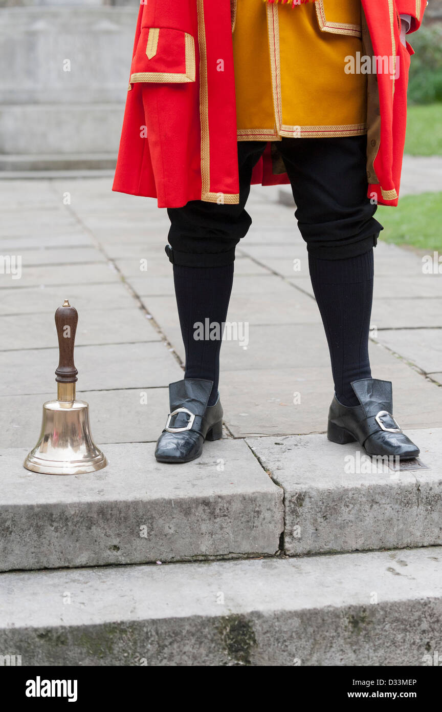 Ausrufer des Rochester in Kent mit seiner Glocke, Rochester, Kent, UK Stockfoto
