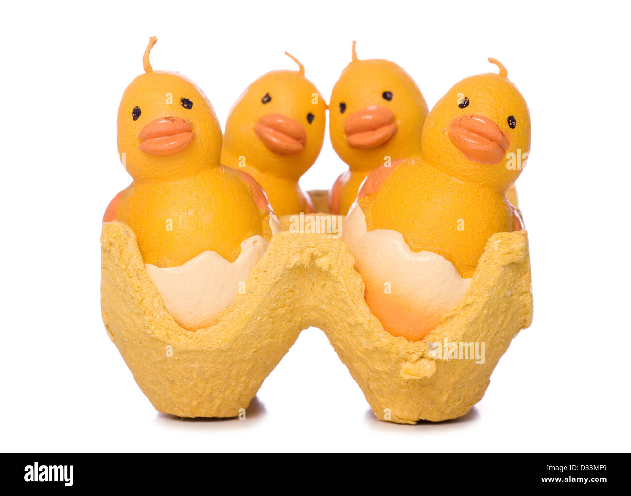 Gruppe von Ostern Küken Kerzen Studio Ausschnitt Stockfoto