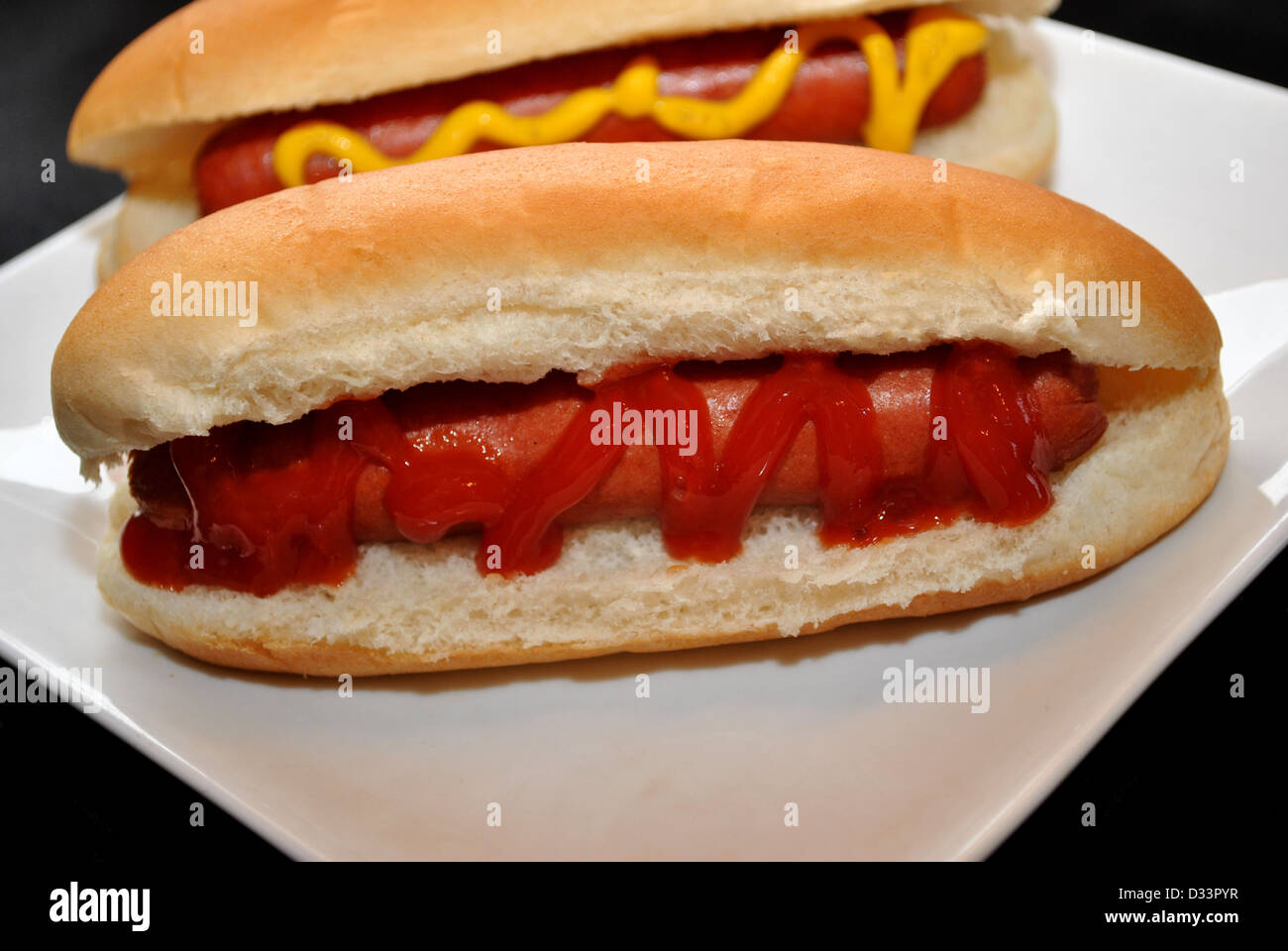 Würstchen mit Ketchup Stockfoto