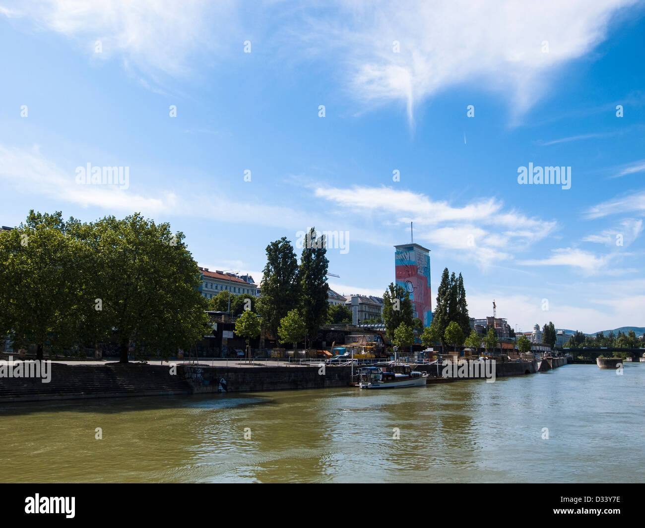Donau in Wien im sonnigen Tag Stockfoto
