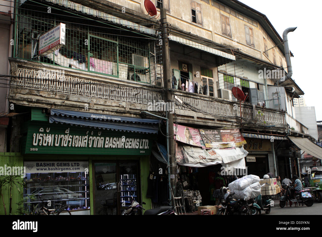 Alten Gebäude auf Straße in Bangkok, Thailand Stockfoto