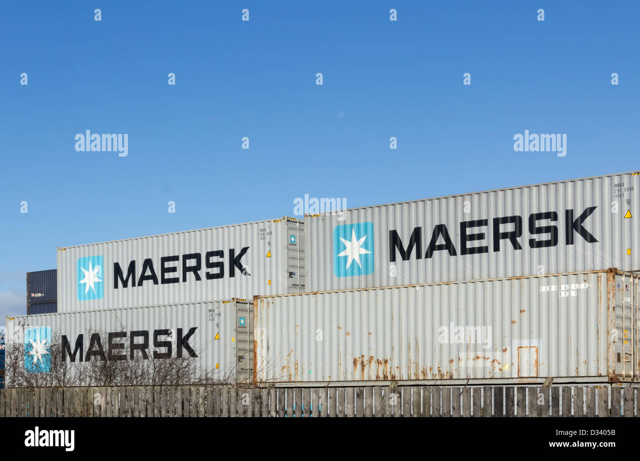 Maersk Line Intermodal Versandbehälter am Barton Dock Road Container terminal "Containerbase" im Trafford Park. Stockfoto