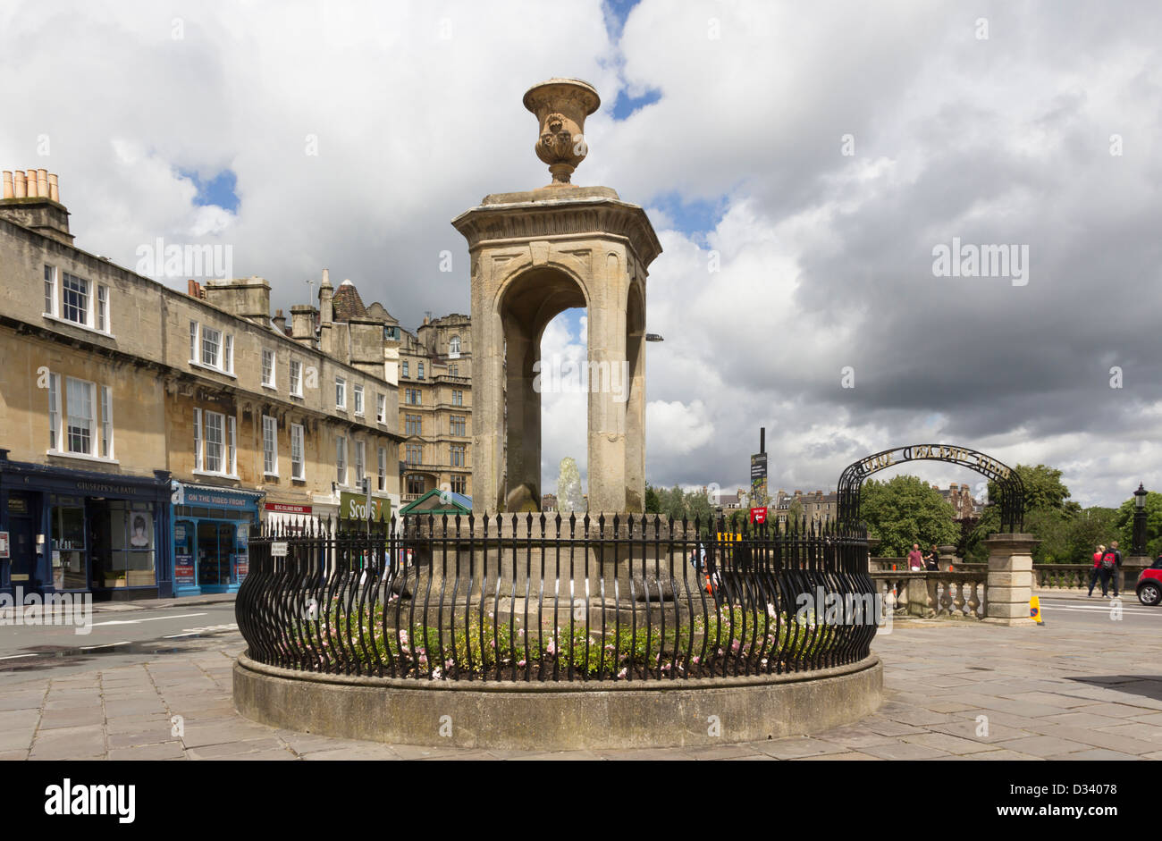 Mineral Wasser-Brunnen des italienischen Bildhauers Stefano Valerio Pieroni gelegen auf Terrasse Walk in Bath. Stockfoto