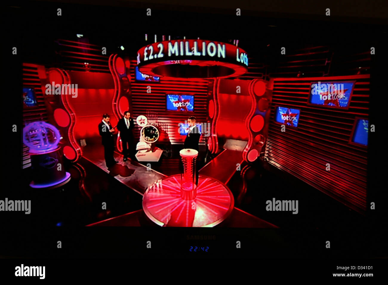 Lotto-Ziehung auf Samsung Flachbild-TV gezeigt Stockfoto