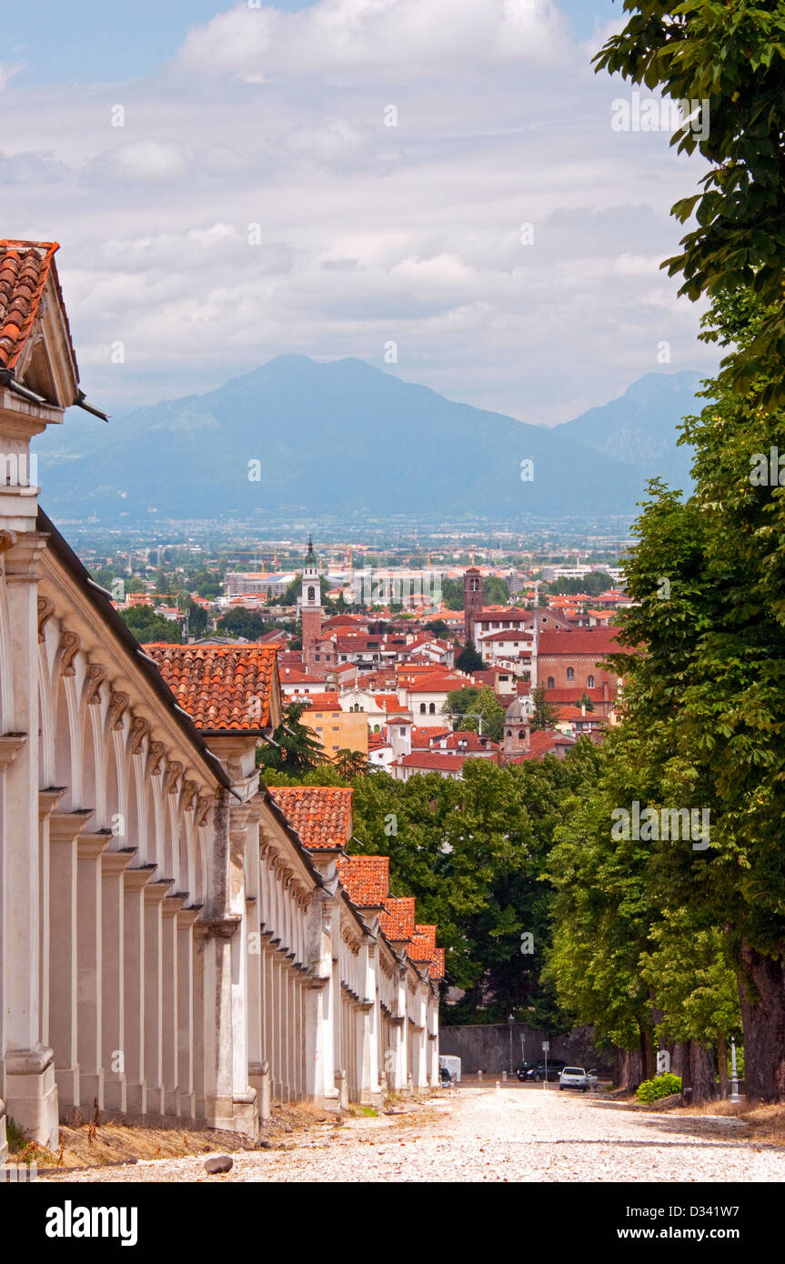 Suchen Sie bergab in Richtung Vicenza und die Berge, Italien Stockfoto