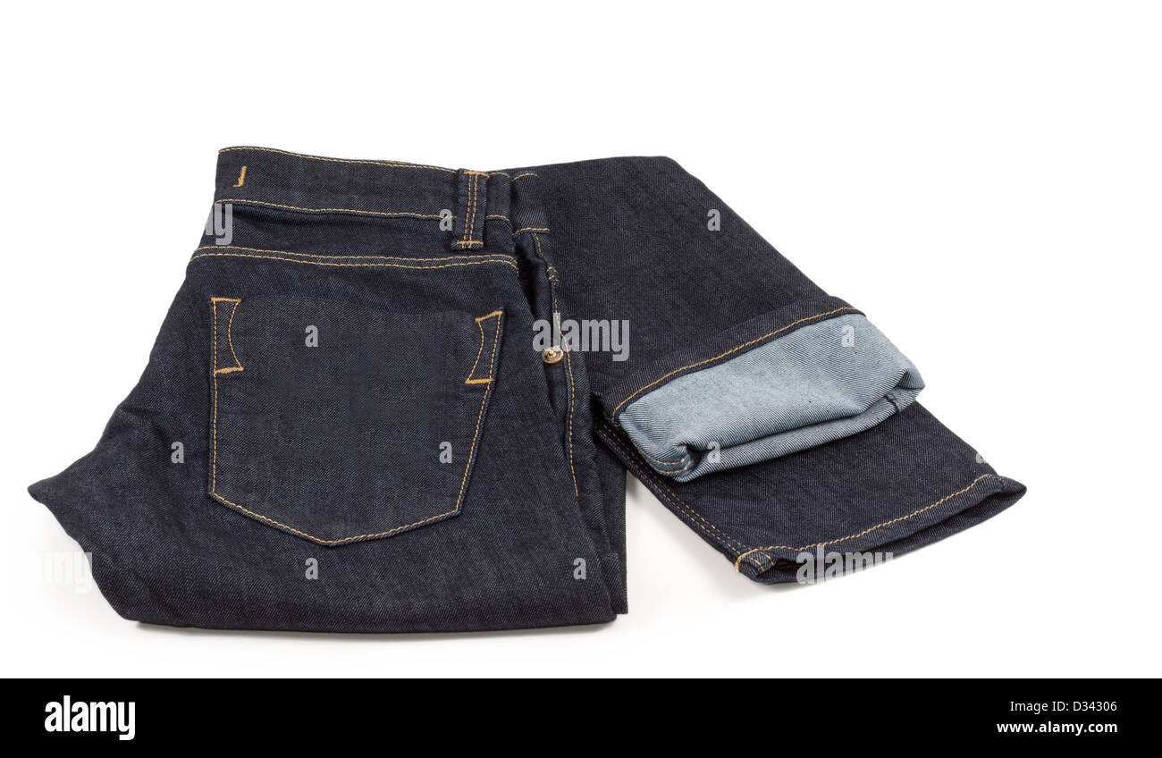 Ein paar ordentlich angezeigten Denim Jeans zeigt die Tasche nähen und mit dem Bein seitlich ausgeklappt und aufgedreht, um die Innenseite isoliert auf weiss zu zeigen. Stockfoto