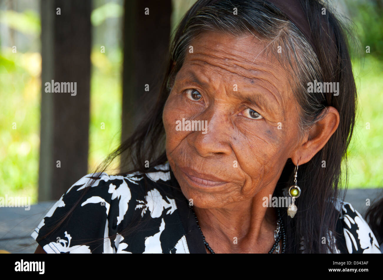 Ein Tikuna (Ticuna) Seniorin, Nazareth Dorf Amazonas Kolumbien Stockfoto