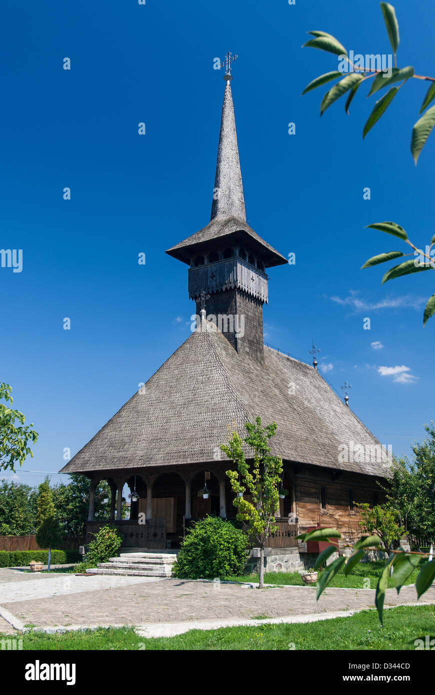 Traditionelle hölzerne Kirche in Siebenbürgen, Rumänien Stockfoto