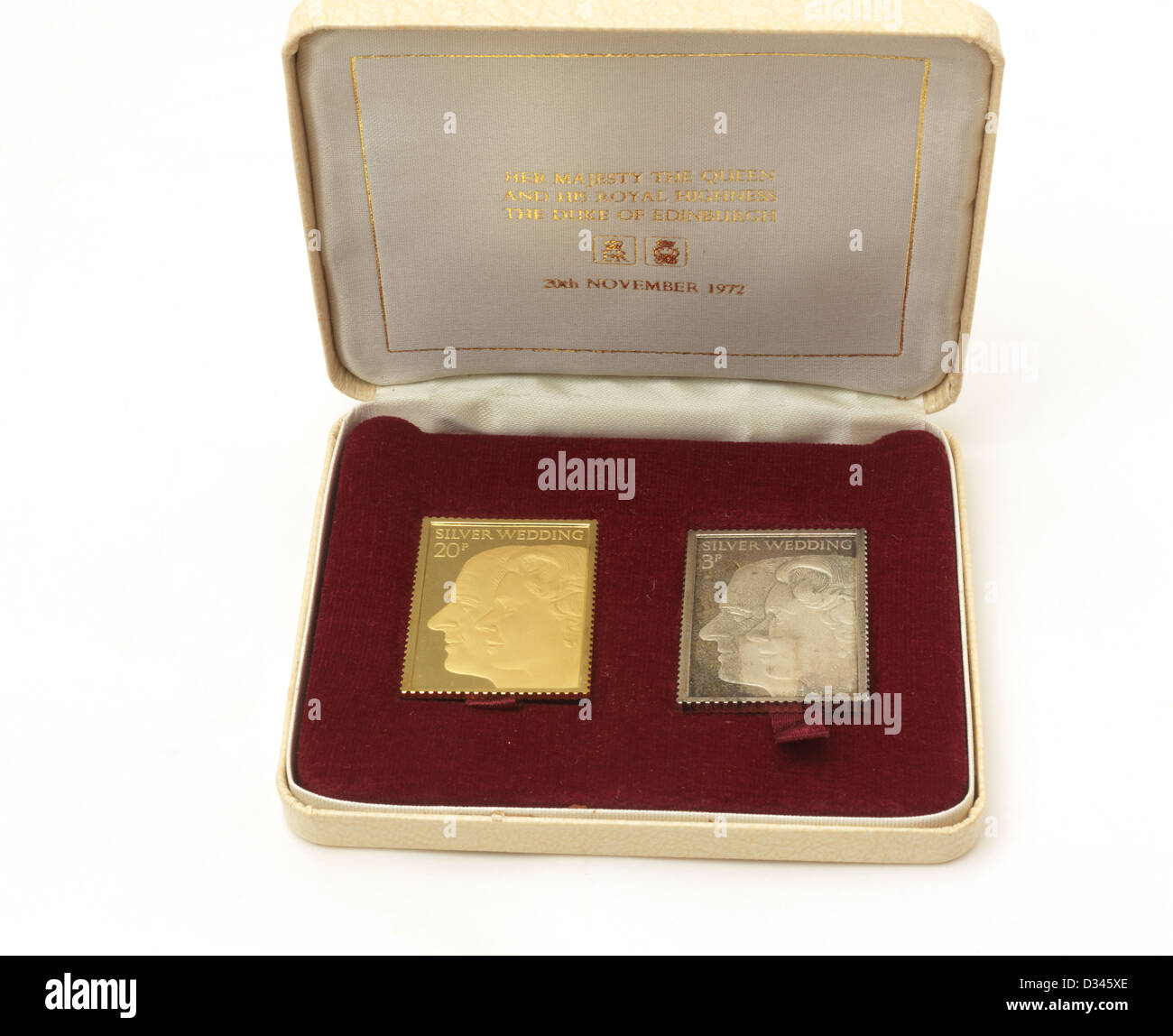 Gold und Silber-Briefmarken zum Gedenken an Königin Elizabeth II und der Herzog von Edinburgh Silberhochzeit Stockfoto