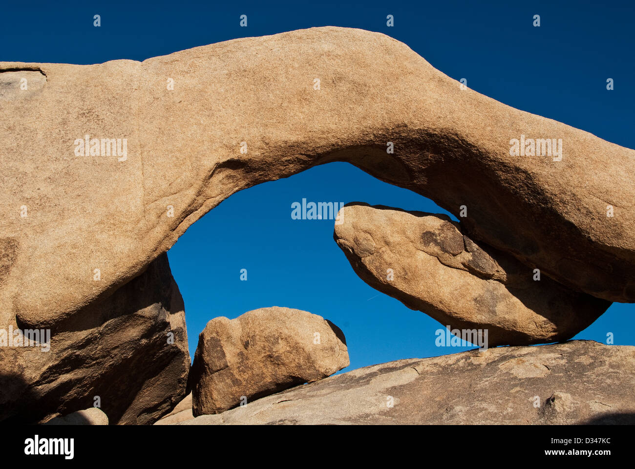 Arch Rock und Full Moon Joshua Tree Nationalpark Kalifornien USA Stockfoto