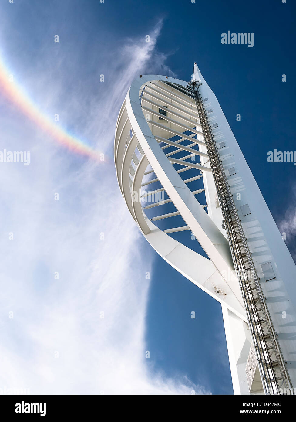 Portsmouth Spinnaker Tower reflektierende Regenbogen Stockfoto