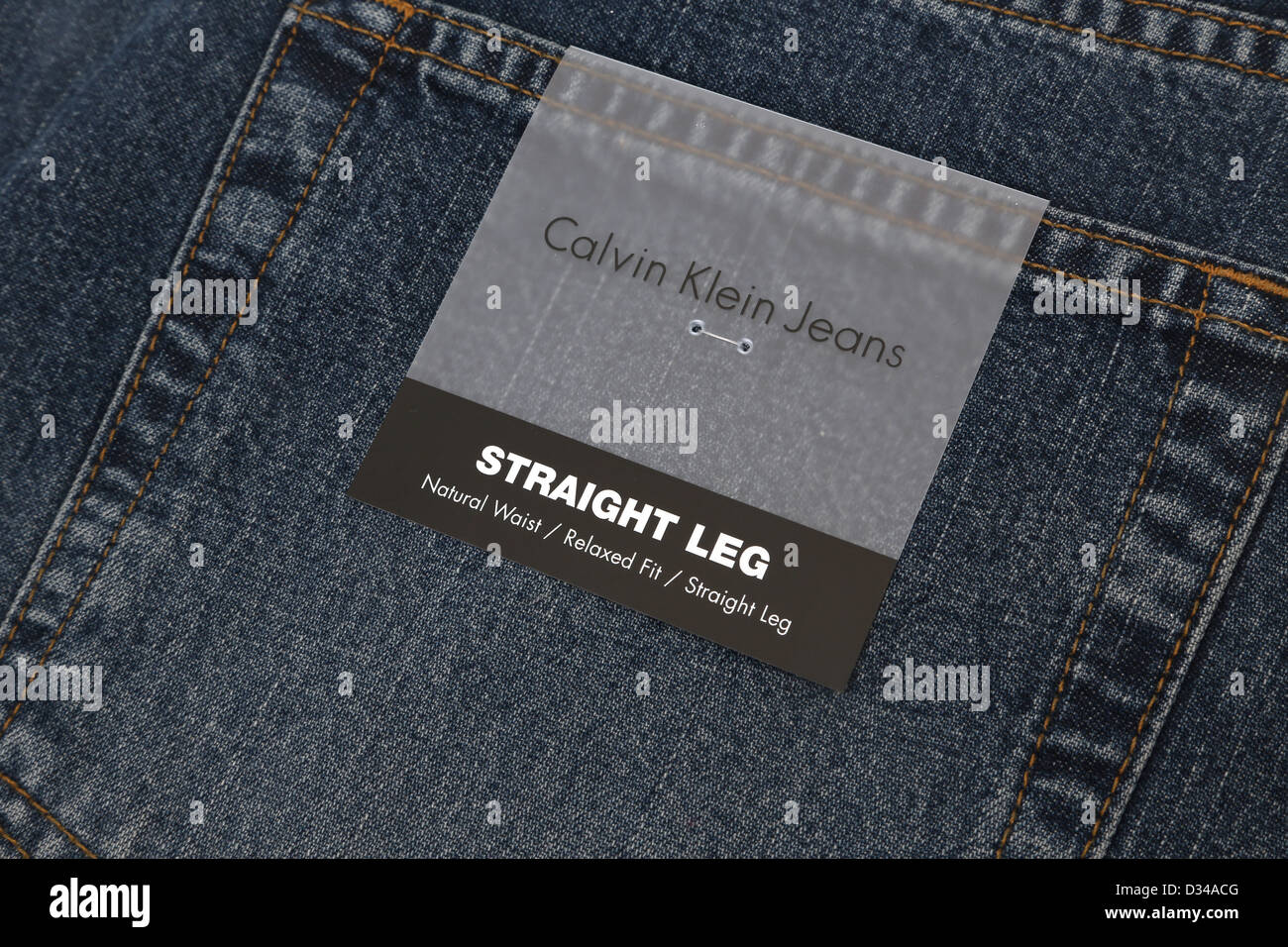 Nahaufnahme des Labels Calvin Klein Straight Leg Jeans Stockfoto