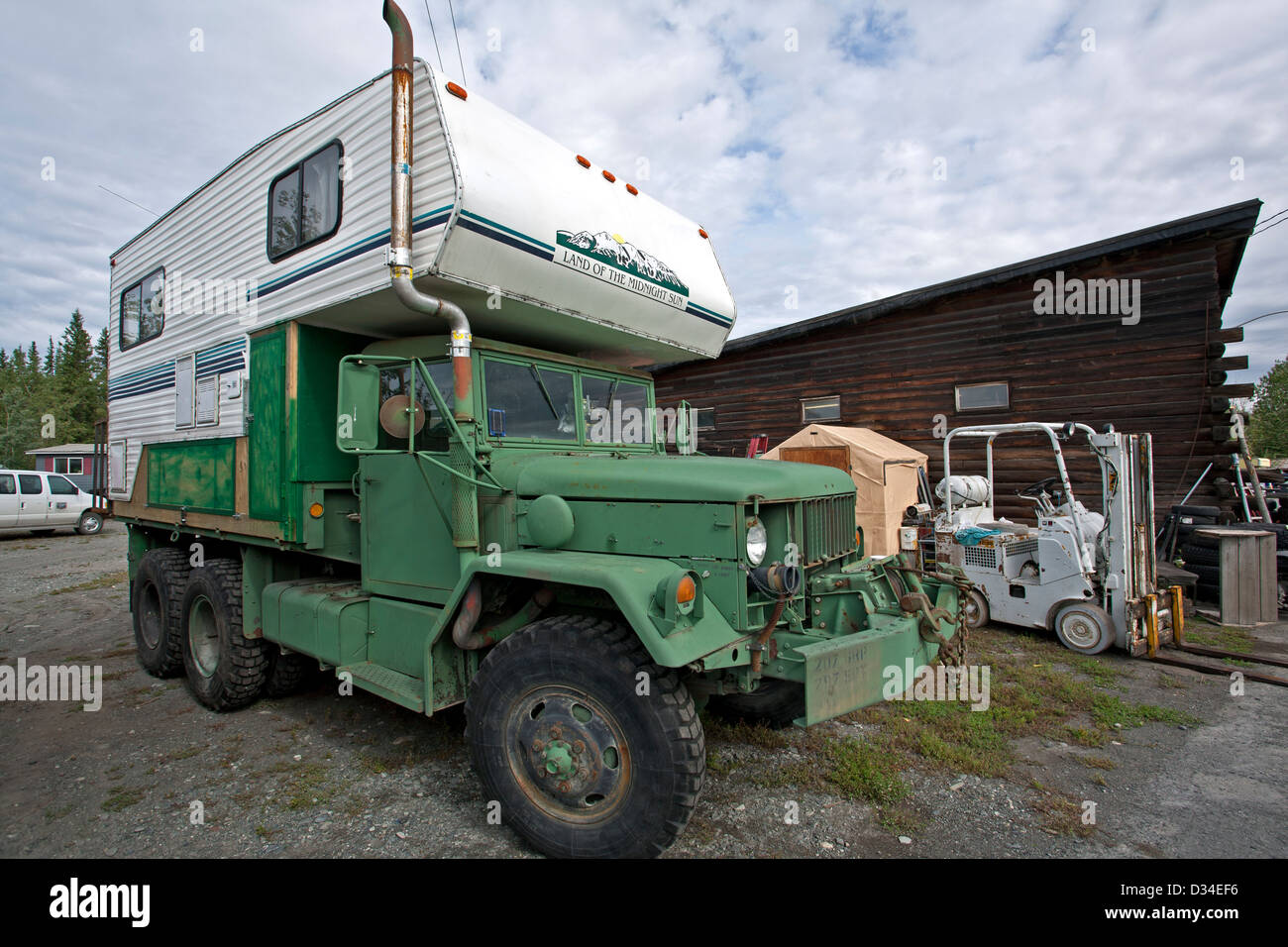 Armee LKW in ein Wohnmobil umgebaut. Alaska. USA Stockfotografie Alamy