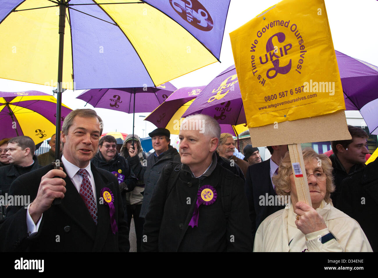 Eastleigh, Hampshire, UK. 9. Februar 2013.  Bild zeigt Nigel Farage Führer der UK Independence Party Kundenwerbung in Eastleigh vor bevorstehenden Nachwahl. Bildnachweis: Jeff Gilbert / Alamy Live News Stockfoto