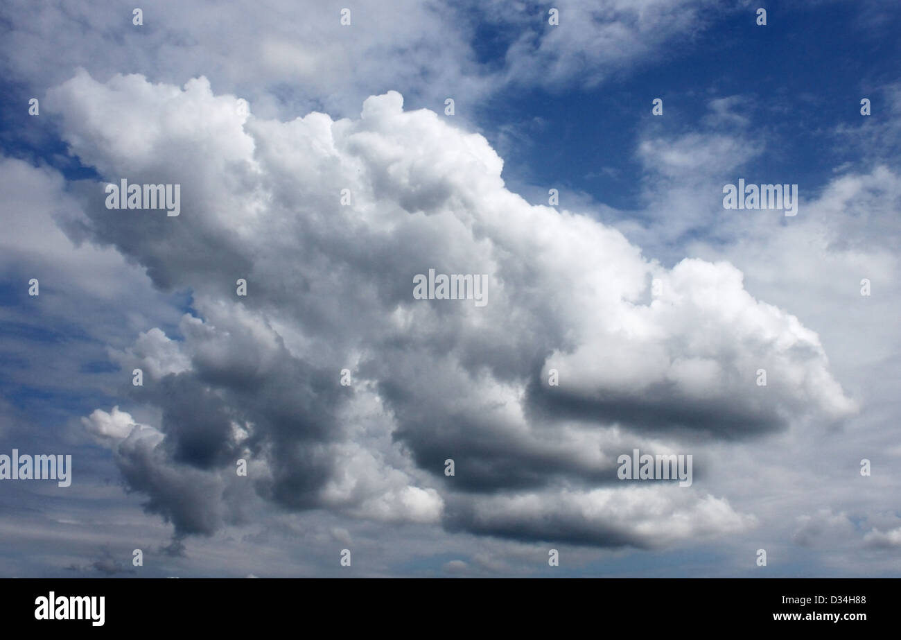 Regenwolken am Himmel Stockfoto