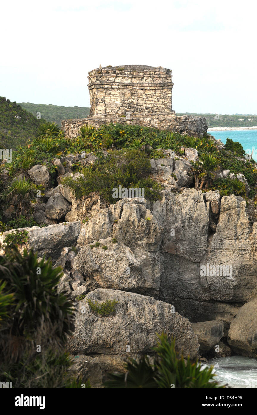 Medikamentenabgabe Ruinen namens Gott der Winde Tempel am Strand in Tulum, Mexiko Stockfoto