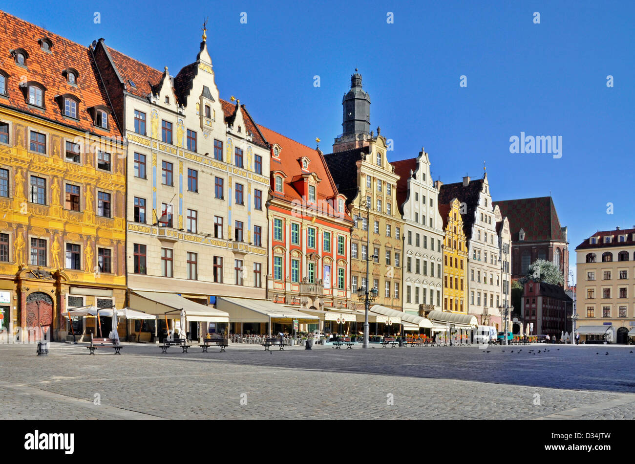Rynek (Marktplatz) in Wroclaw (Breslau), Polen mit alten historischen Mietshäusern Stockfoto
