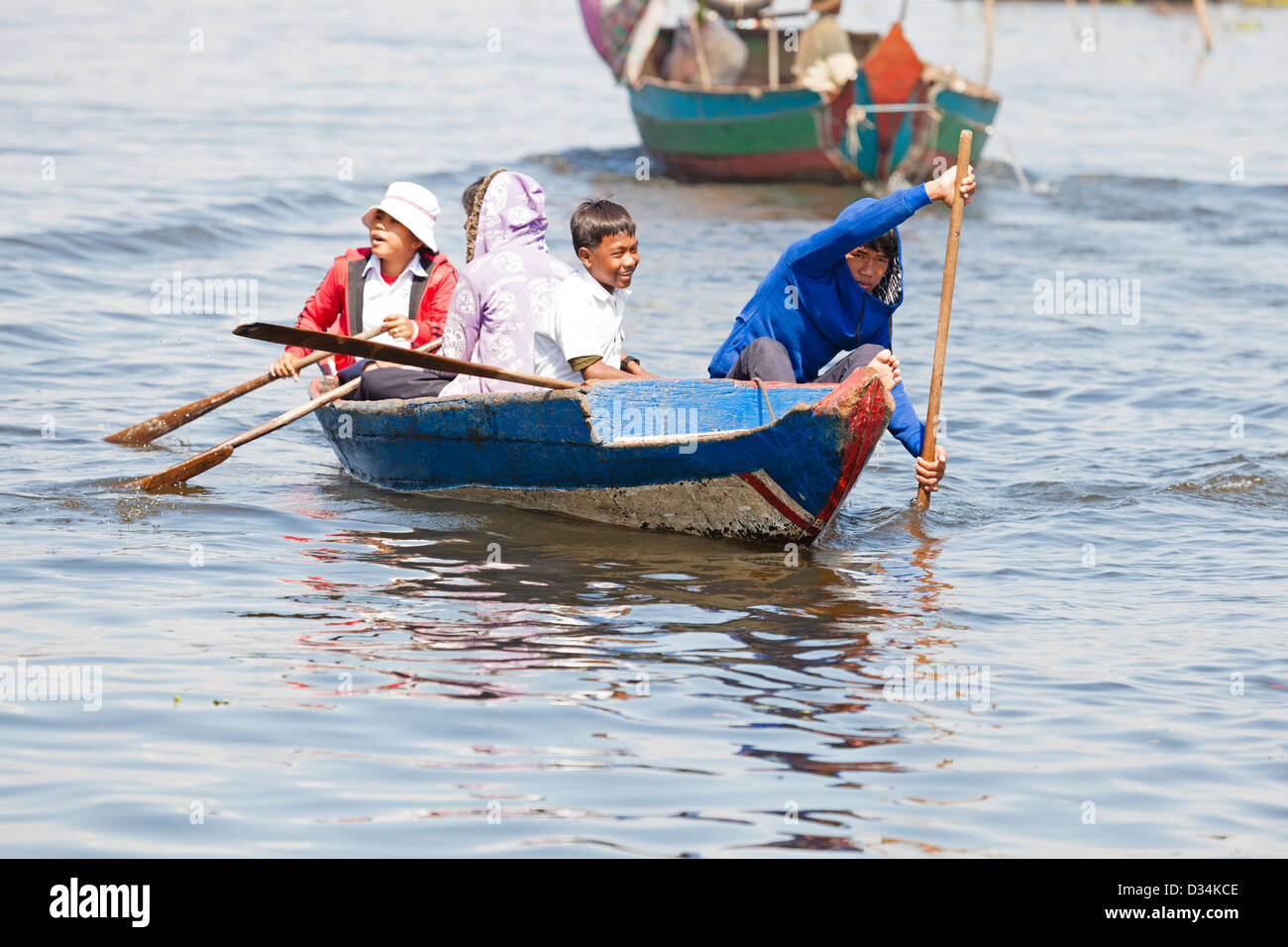 Schülerinnen und Schüler der schwimmenden Fischerdorf in Kambodscha Stockfoto