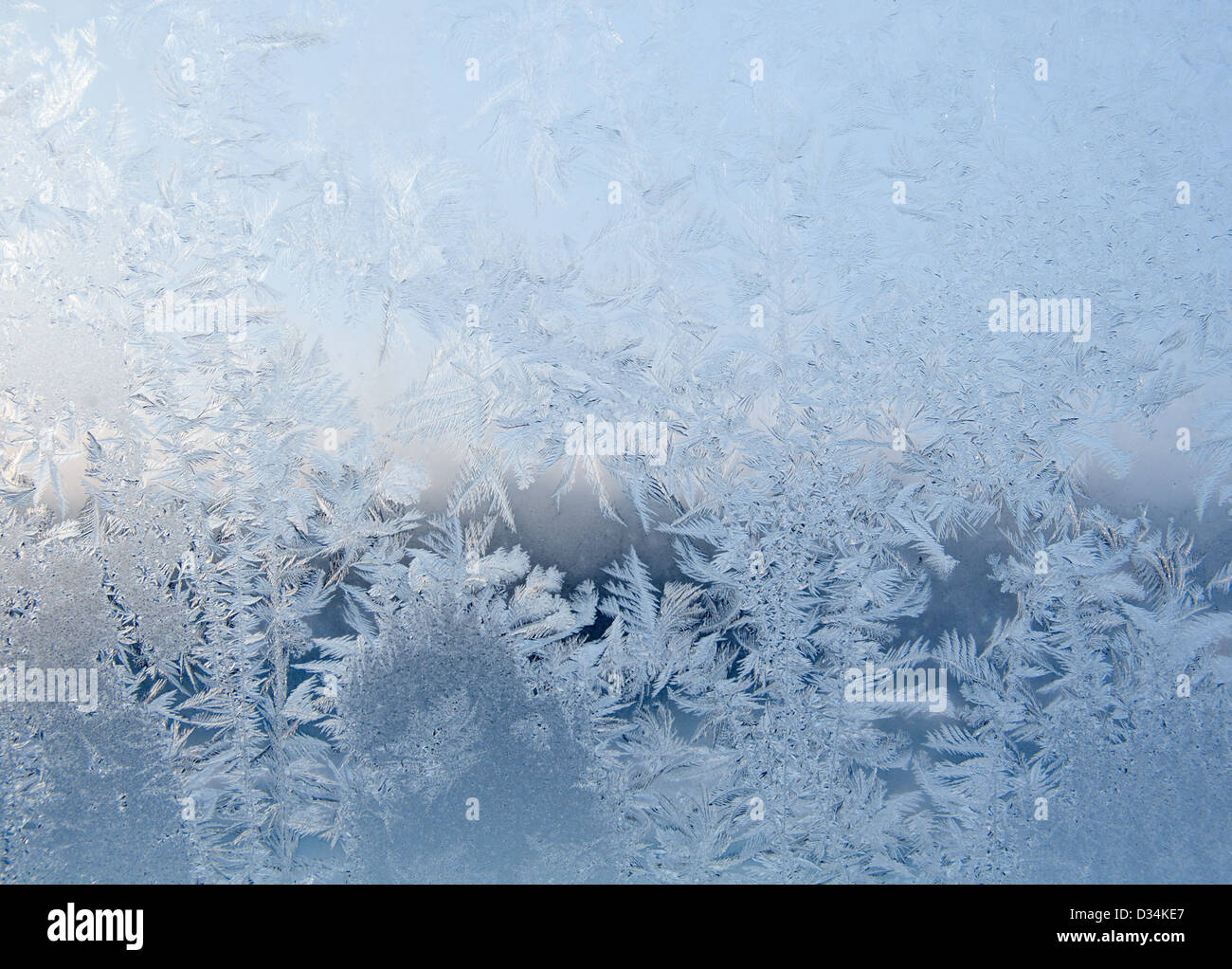 Frozenned Glas, Eis auf Fenster, eisigen Winter Muster Stockfoto