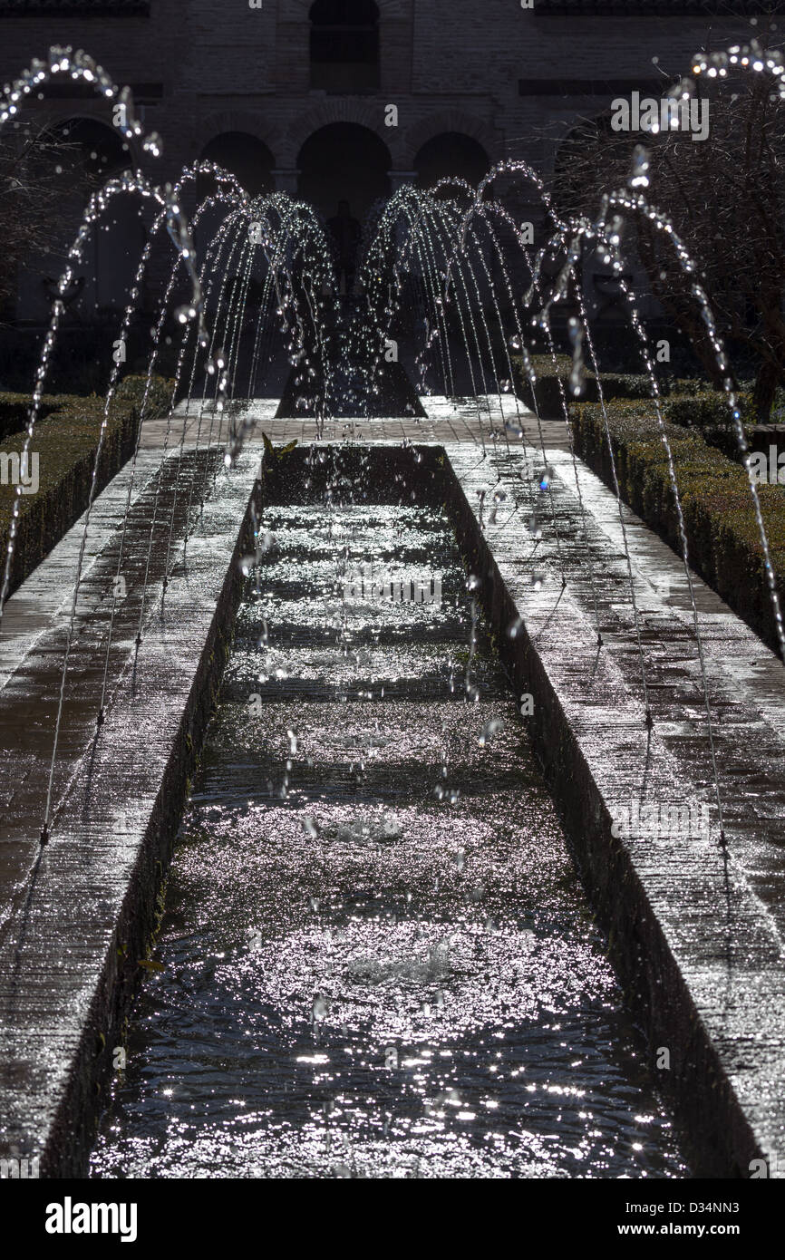 Brunnen im Patio De La Acequia Palacio de Generalife Alhambra in Granada Spanien Stockfoto Brunnen im Patio De La Acequia Palacio de Generalife Alhambra in Granada Spanien Stockfoto