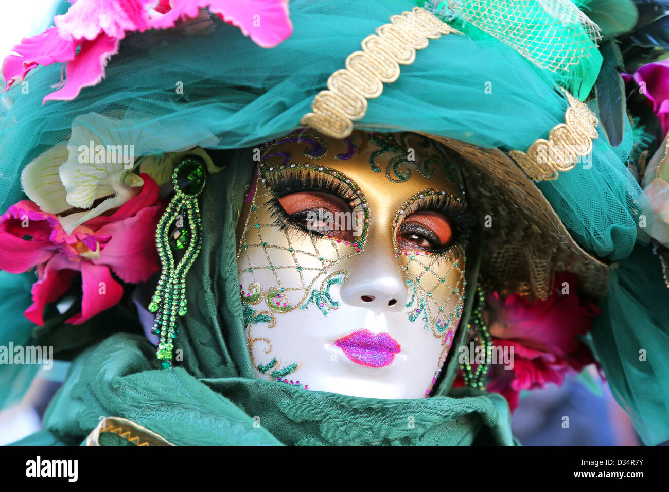 Venedig, Italien. 9. Februar 2013. Das Wochenende war beliebt auf der Venedig Karneval 2013 als Menschenmassen strömten, um die fantastischen Kostüme und Masken in Venedig zu sehen. Bildnachweis: Paul Brown / Alamy Live News Stockfoto
