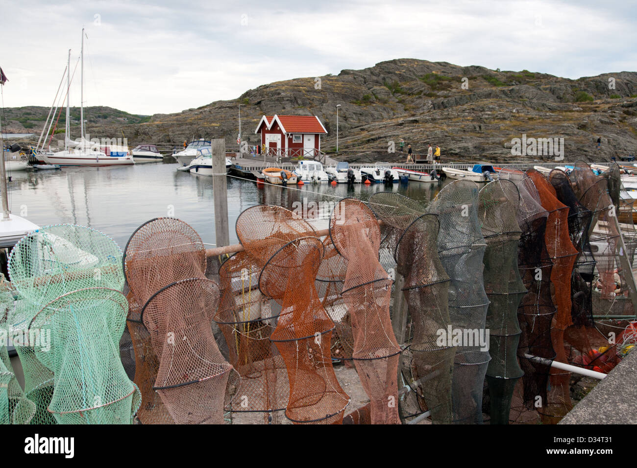 Fischernetze auf einer kleinen Insel in Schweden Stockfoto