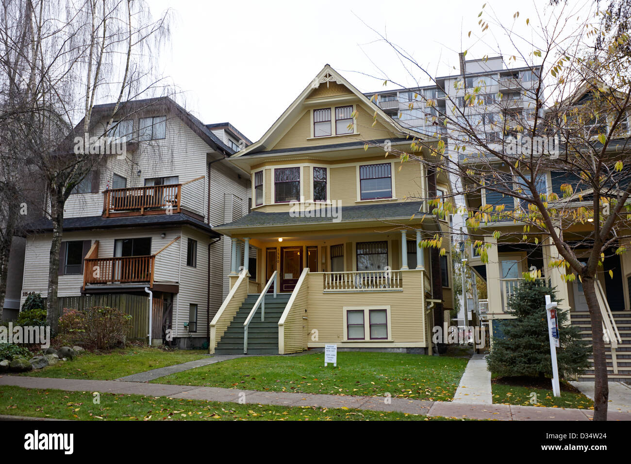 Westende alte hölzerne Stadthäuser Vancouver BC Kanada Stockfoto