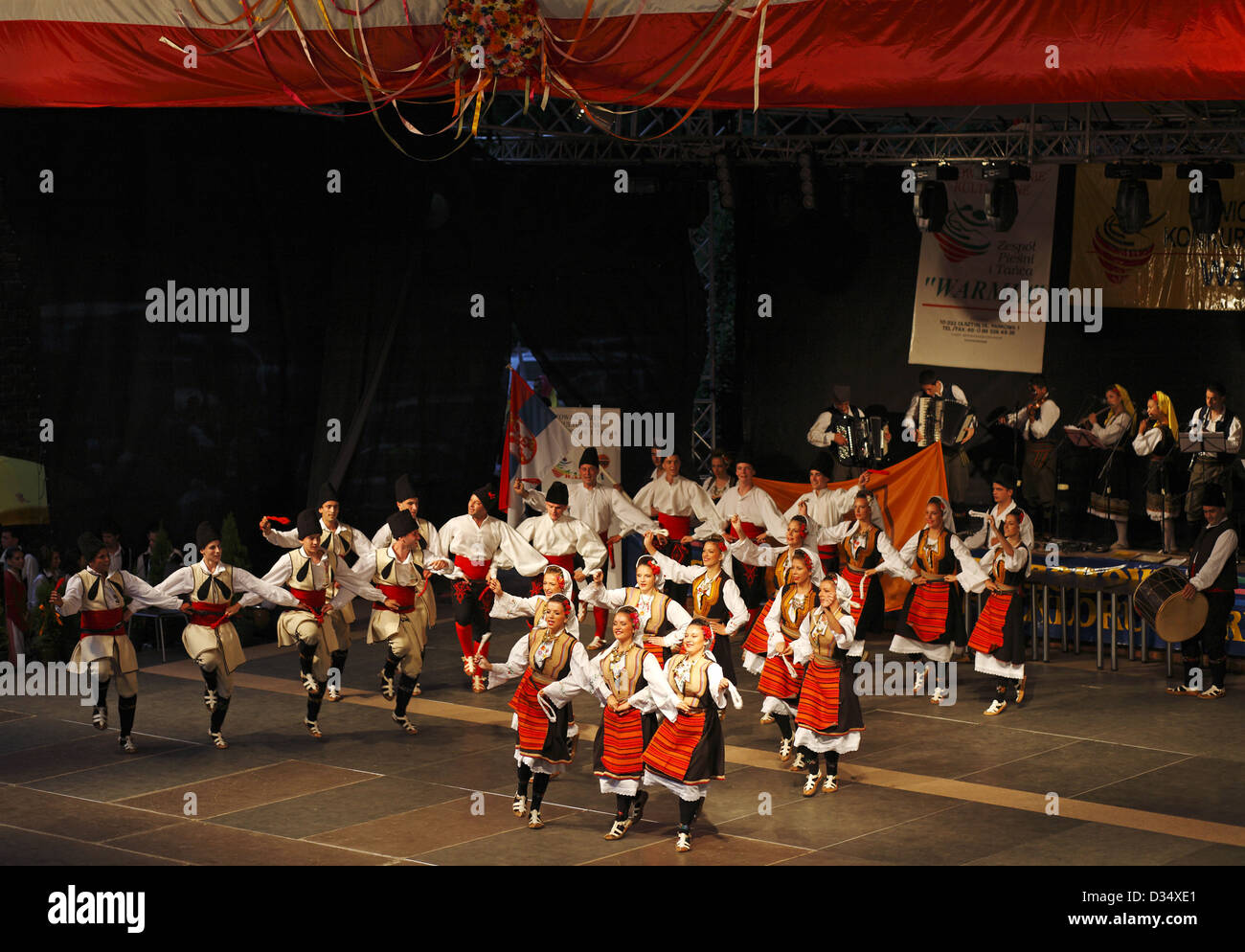 Serbische Folk-Tanz-performance Stockfoto