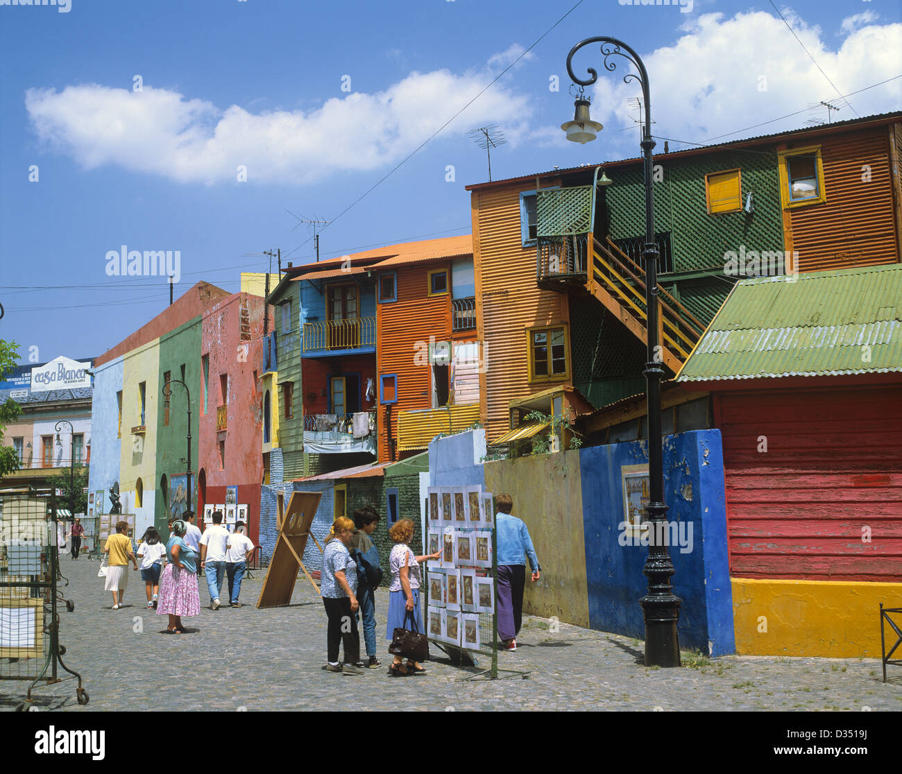 Argentinien, Buenos Aires, der berühmten Gasse von La Camineta mit bunten Blatt Eisen Architektur an der "La Boca" Stockfoto