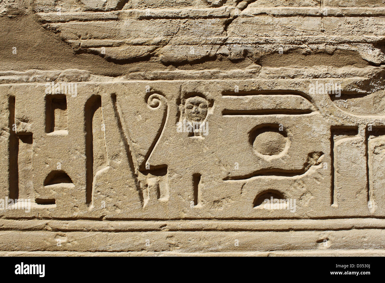 Alten Ägypten Hieroglyphen auf dem Stein geschnitzt Stockfoto