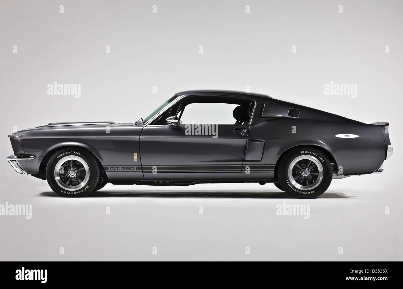 Dunkel grau Shelby Mustang GT 350 2-türige Sportwagen Stockfoto