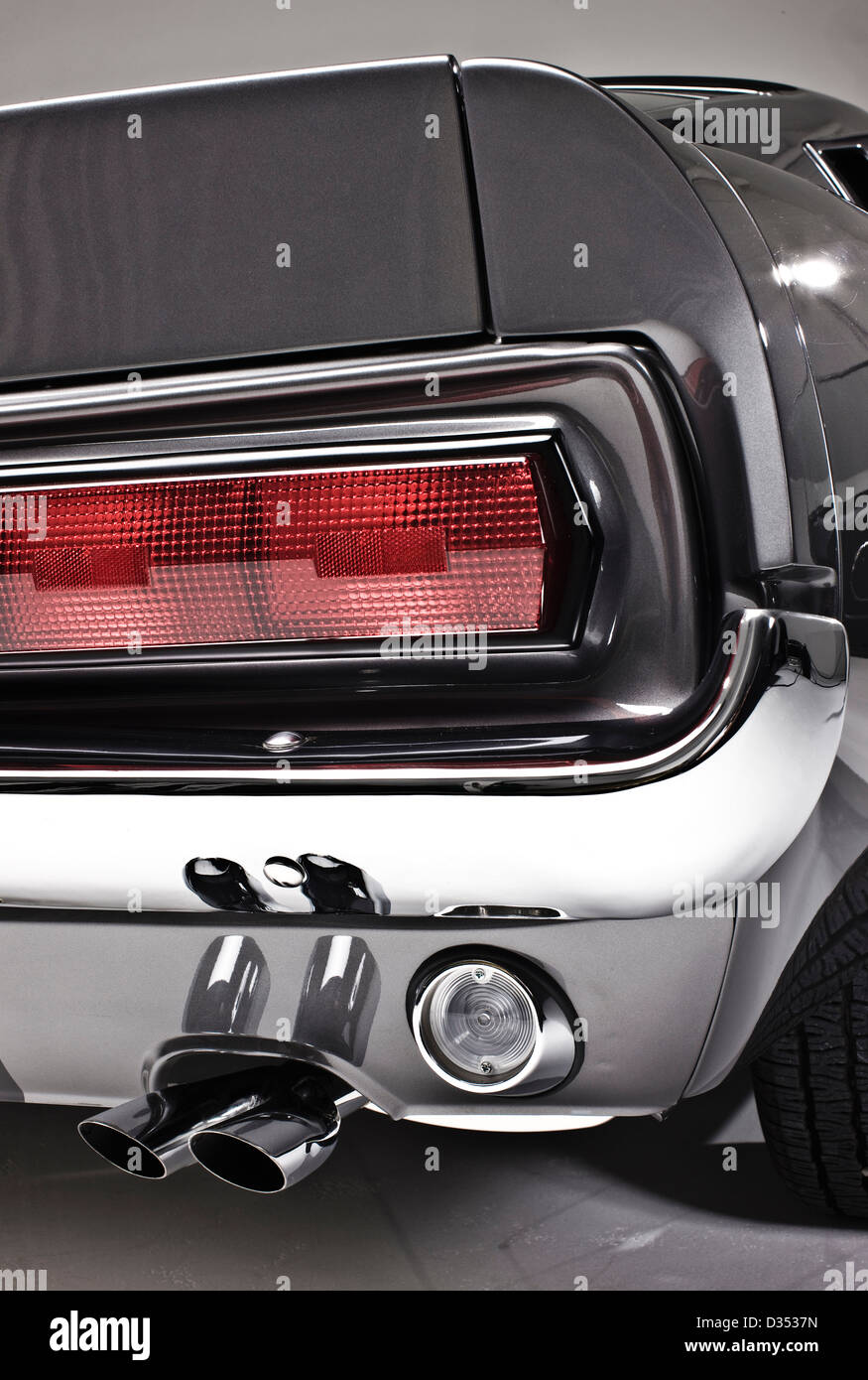 Rücklicht und Auspuff auf der Shelby Mustang GT 350 Stockfoto
