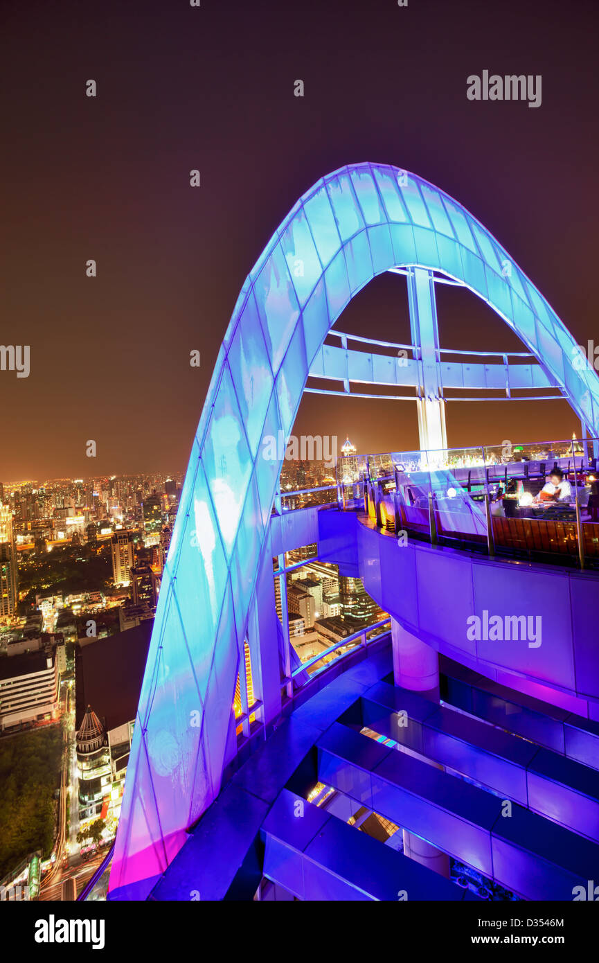 Red Sky Bar, eines der mehreren Dachterrassen-Bars in Bangkok, Thailand Stockfoto