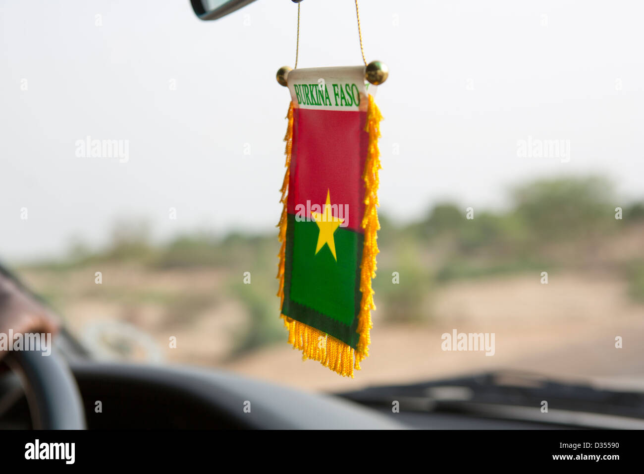 Burkina Faso, Mai 2012: Nationalflagge Autodekoration. Stockfoto