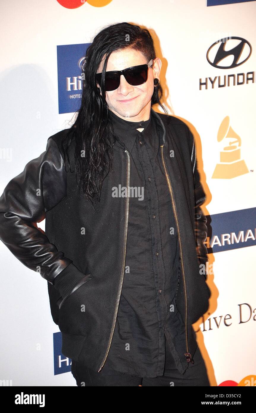 9. Februar 2013 - Beverly Hills, Kalifornien, USA - Electronic Musician SKRILLEX kommt in der 55th Annual GRAMMY Awards Pre-GRAMMY-Gala und Salute Industrie Ikonen zu Ehren L.A. Reid im The Beverly Hilton statt (Credit-Bild: © Valerie Nerres/ZUMAPRESS.com) Stockfoto