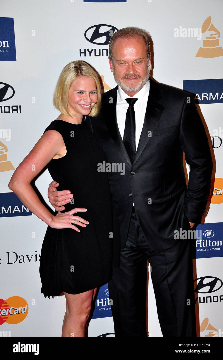 9. Februar 2013 - Beverly Hills, Kalifornien, USA - Actor KELSEY GRAMMER (R) und KAYTE WALSH kommen bei der 55. Annual GRAMMY Awards Pre-GRAMMY-Gala und Gruß an Industrie-Icons zu Ehren L.A. Reid im The Beverly Hilton statt (Credit-Bild: © Valerie Nerres/ZUMAPRESS.com) Stockfoto